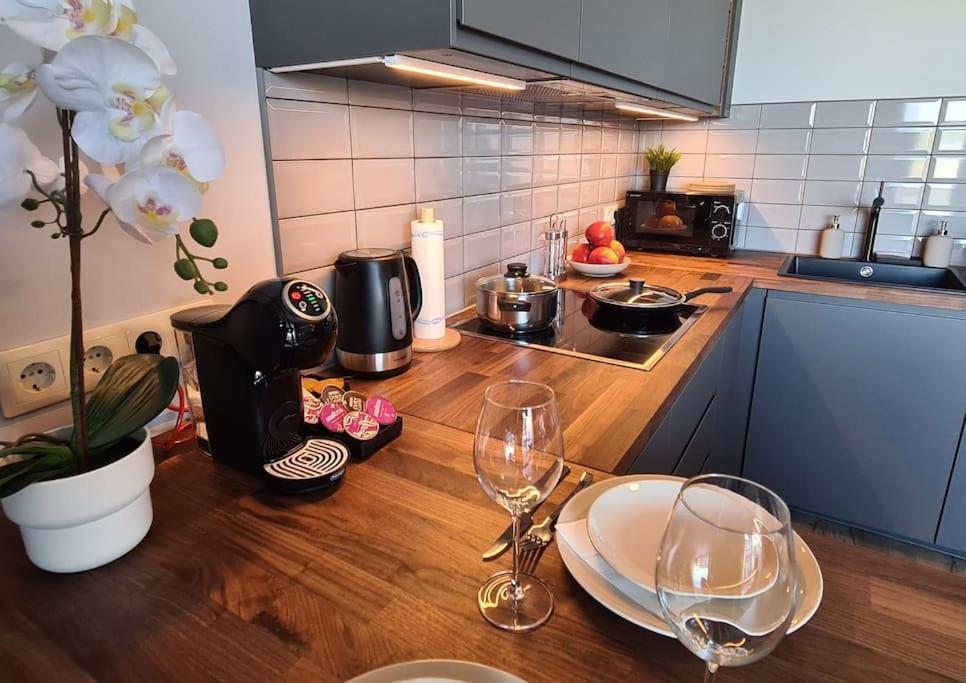 Stylish Apartment With Parking & Spacious Balcony Riga Exteriér fotografie
